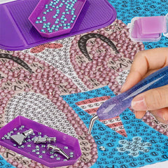 Diamond painting pen in use on canvas with drills and trays – a complete tool for hands-on artists who value clarity and control.
