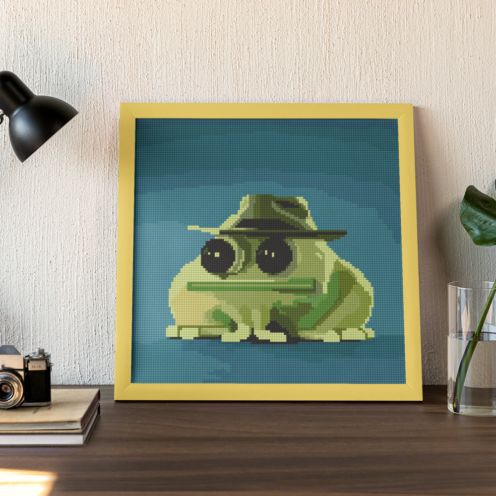 Framed frog diamond painting exudes character and makes for a great conversation starter on your desk or shelf. The small format and bold colors make it a stylish, funny decor accent and a great friend gift.