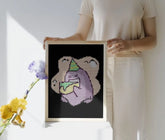 Framed mini cute Cake-Loving Ghost diamond painting as cheerful wall art. 20x30cm with 3,421 round drills, 11 colors and 1 AB or Fairy Dust drill. Sweet pastel tones, ideal for home décor or gift.