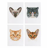 Complete set of 4 mini cat diamond painting kits. Each piece is 10x15 cm. They feature cute cat designs. These kits are perfect for beginners. They make great small decorations and gifts."