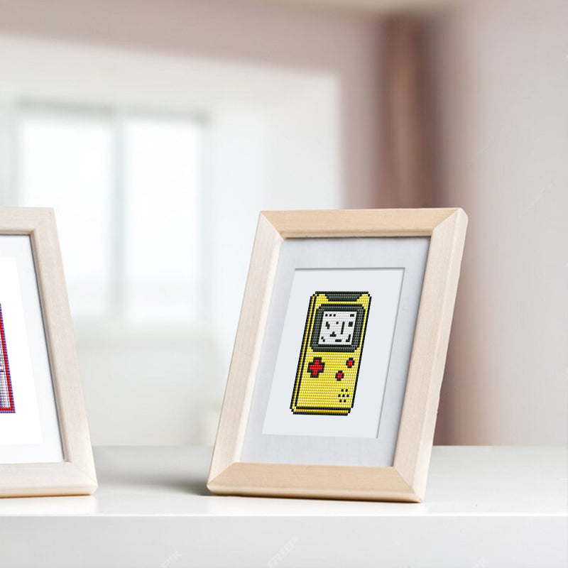 Retro yellow handheld Gameboy-style canvas – pixel-perfect diamond art for gamers.