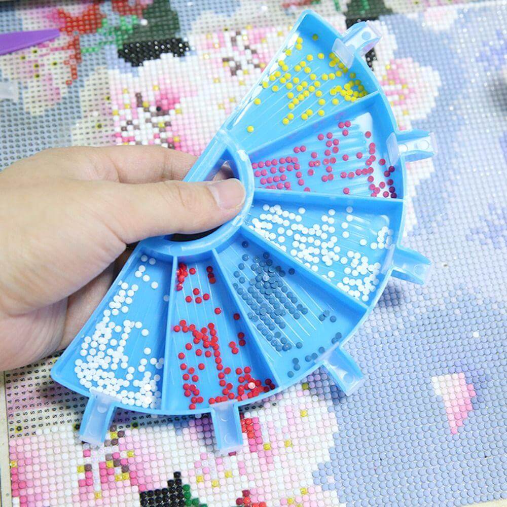 Diamond painting tray organizer with 6 compartments for sorting colorful resin drills, lightweight and portable tool for beginners and pros, perfect for keeping beads neat during DIY diamond art projects.