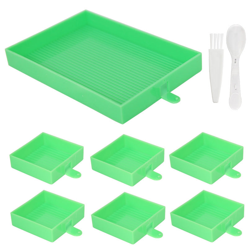 Green DIY diamond painting tray set including 1 large tray, 6 small trays, spoon and brush – for a tidy creative workspace.