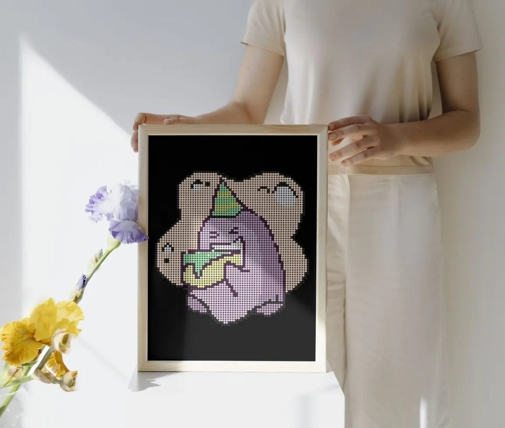 Framed mini cute Cake-Loving Ghost diamond painting as cheerful wall art. 20x30cm with 3,421 round drills, 11 colors and 1 AB or Fairy Dust drill. Sweet pastel tones, ideal for home décor or gift.