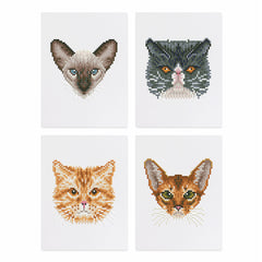 Complete set of 4 mini cat diamond painting kits. Each piece is 10x15 cm. They feature cute cat designs. These kits are perfect for beginners. They make great small decorations and gifts."