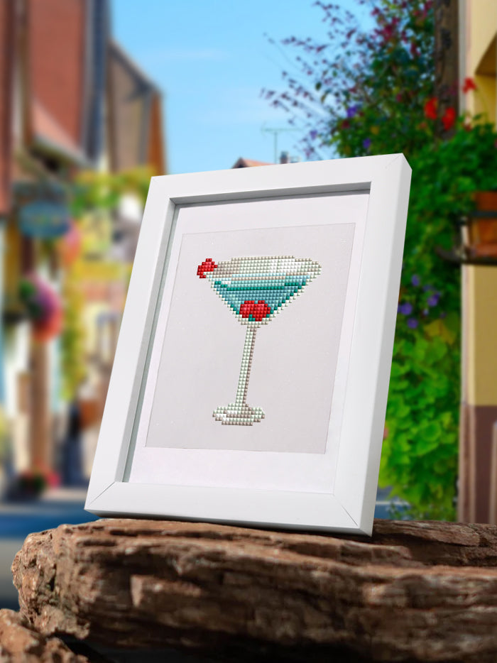Framed tropical martini drink diamond painting staged with outdoor sunshine – fresh and vibrant.
